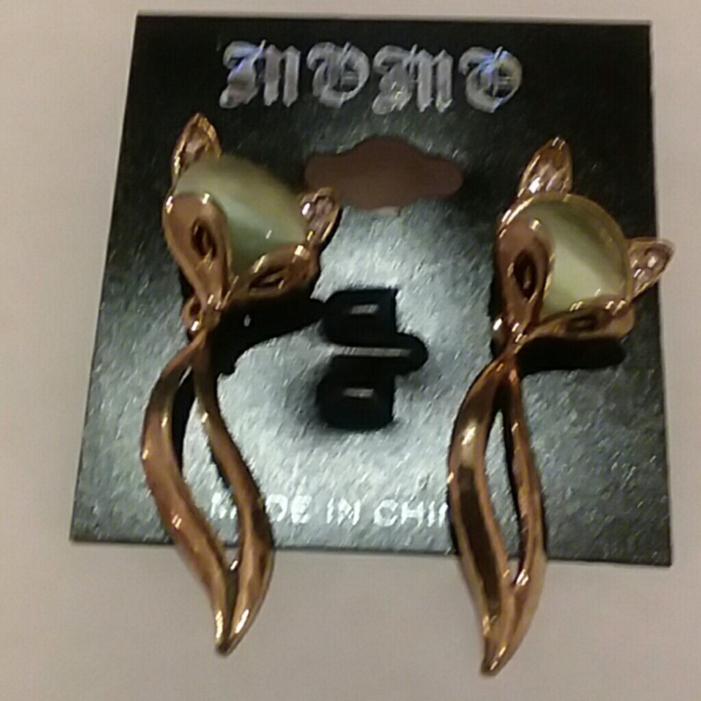 Momo Fox Earings